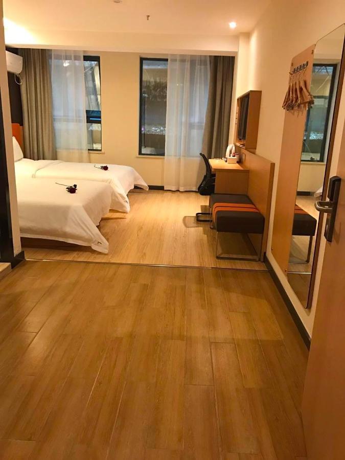 7 Days Premium Chongqing Jiangbei International Airport Branch Hotel Eksteriør billede